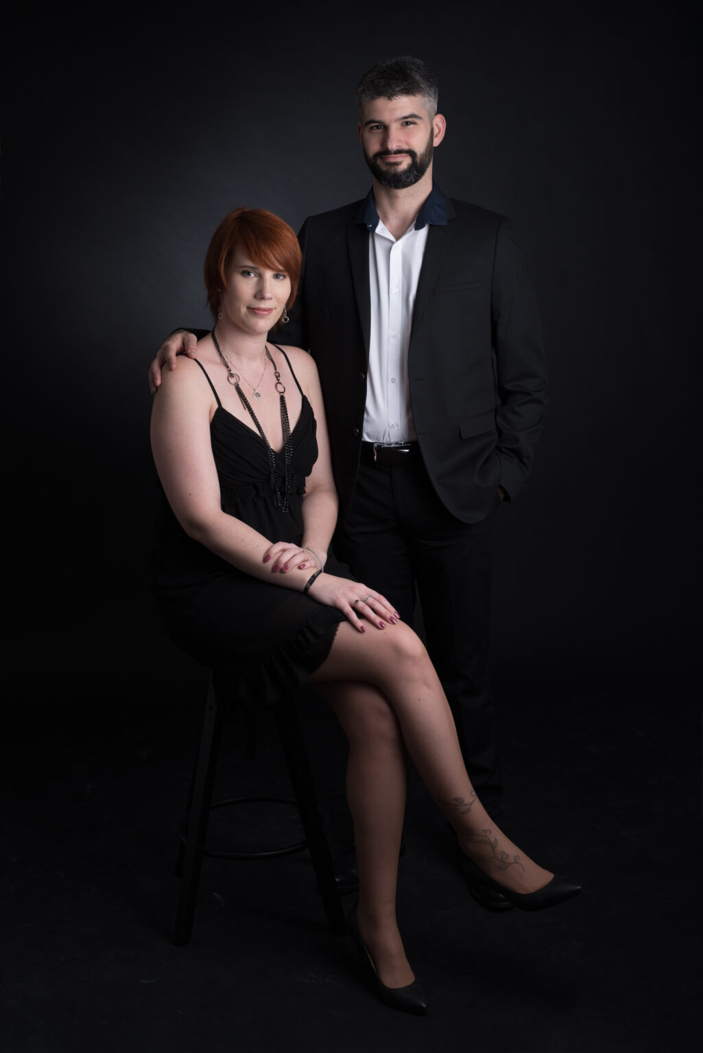 Séance photo couple romantique en Provence, moments de complicité et de tendresse immortalisés par une photographe professionnelle à Aix-en-Provence.
